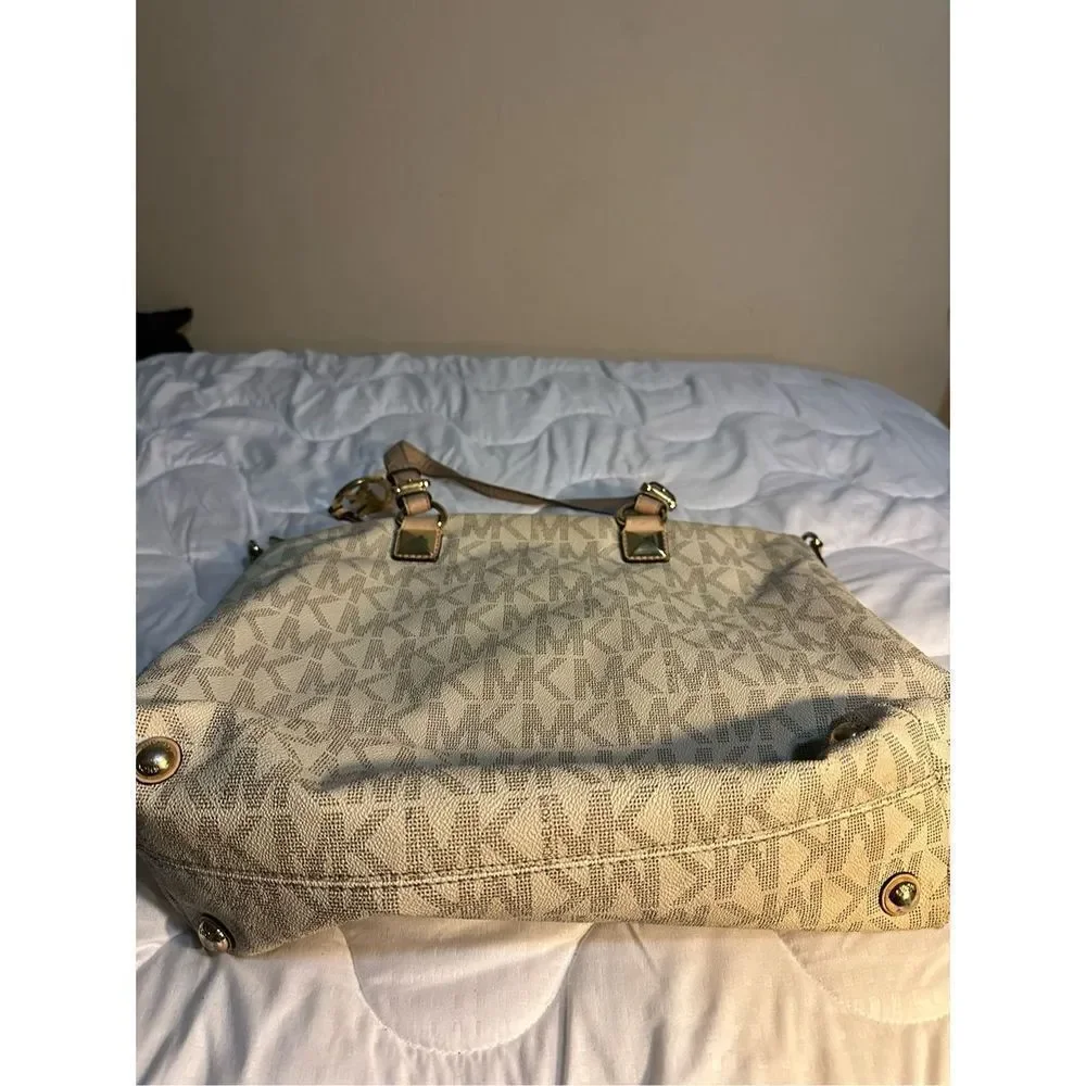 Michael Kors Purse Cream White Color - Picture 3 of 10